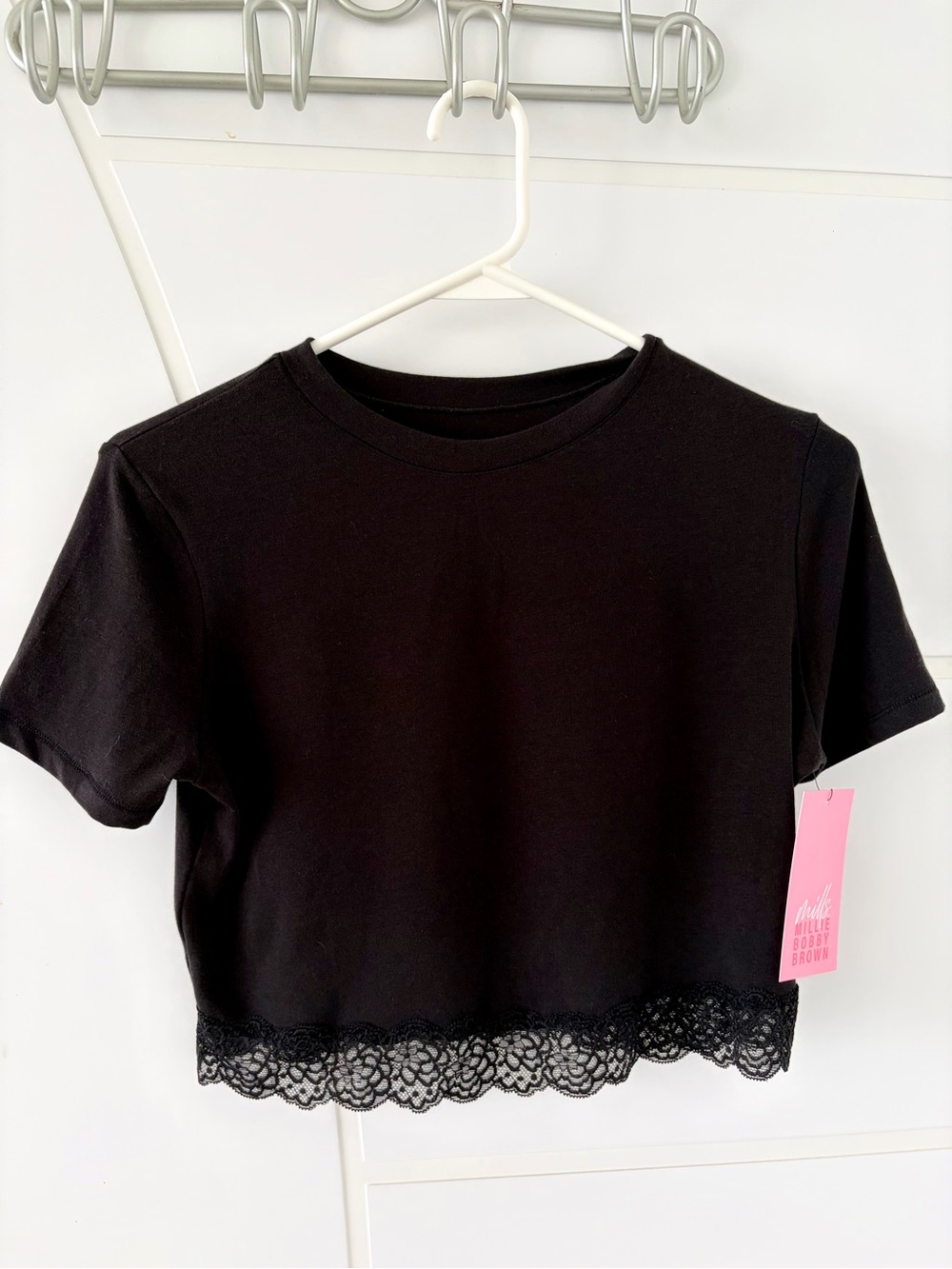 Mills Millie Bobbie brown Cropped Black Lace-Hem Tee - Women Tops